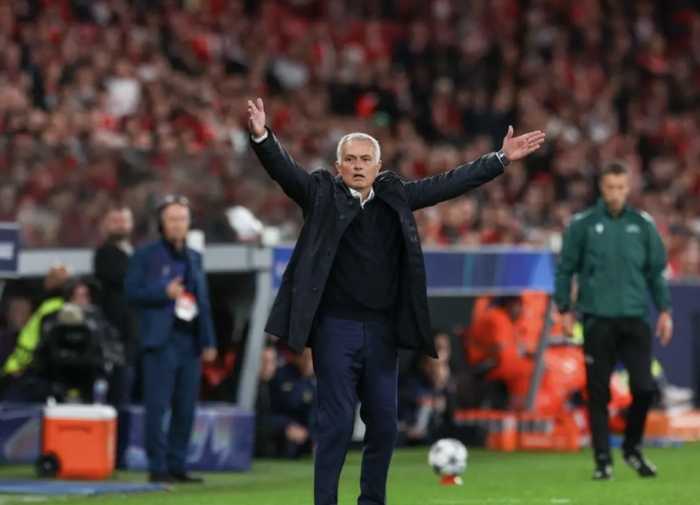 四大皆空？62岁穆帅眼神呆滞：1-3出局+已4年无冠 或连续3年被解雇