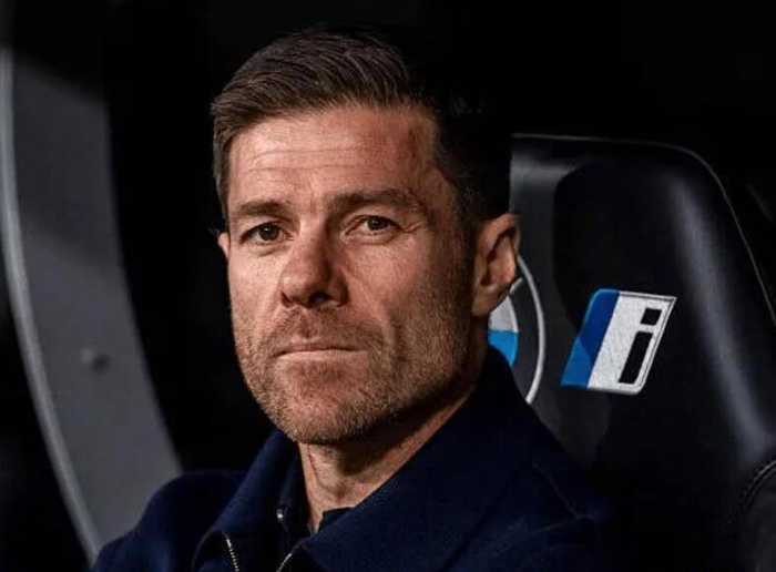 皇马航班上决定解雇阿隆索，阿韦洛亚火速接任